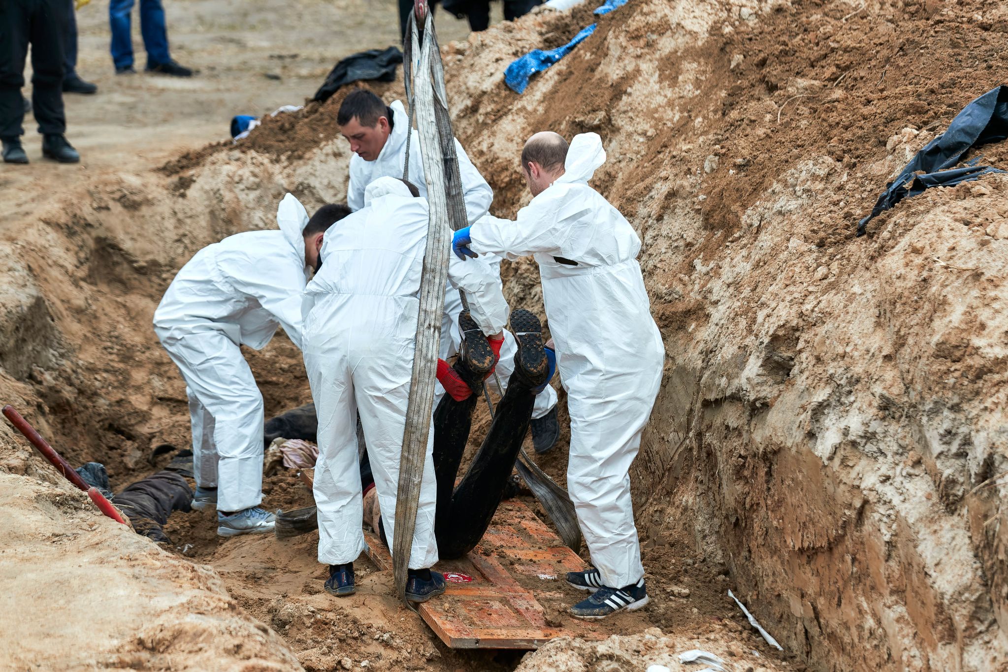 20220408_AdoraPress_BuchaMassGrave0804_002